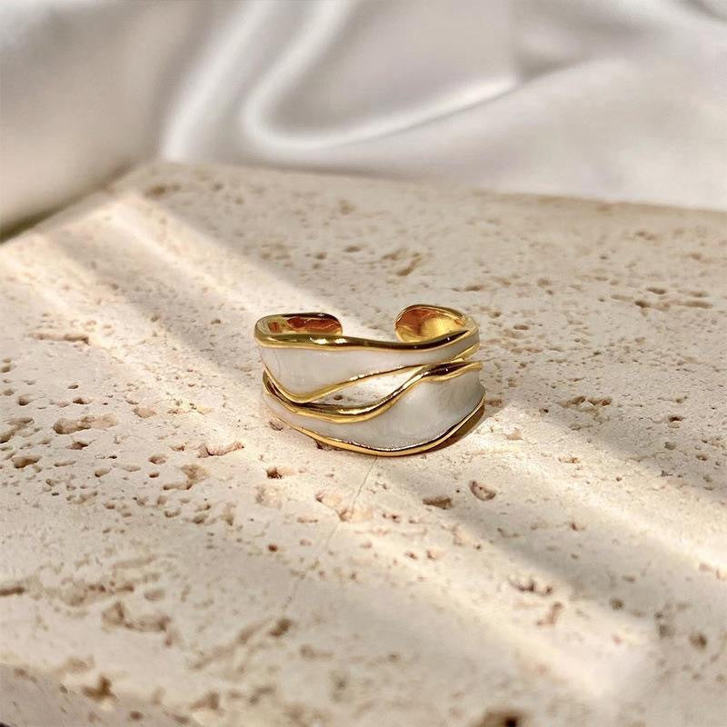 Asymmetrical Double Layer Ring