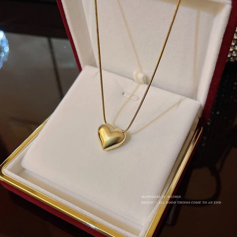 Heart-shaped Clavicle Chain Necklace.