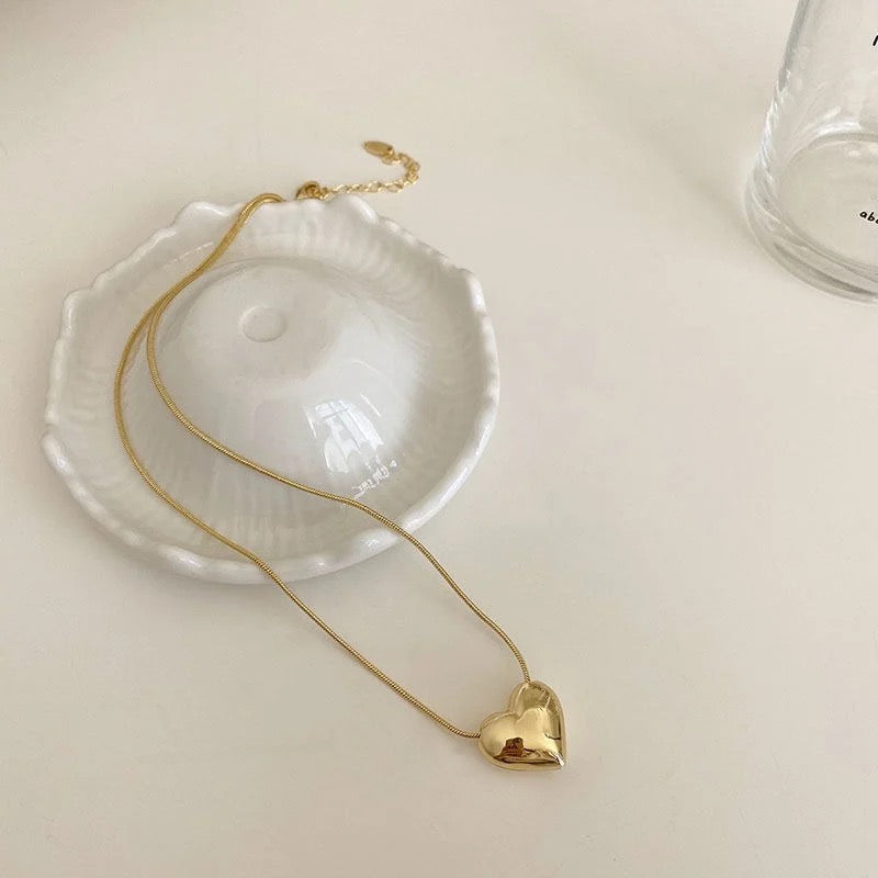 Heart-shaped Clavicle Chain Necklace.