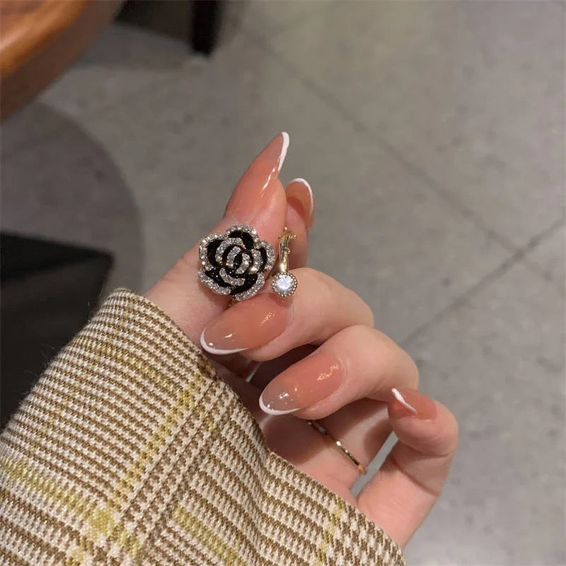 Black flower ring
