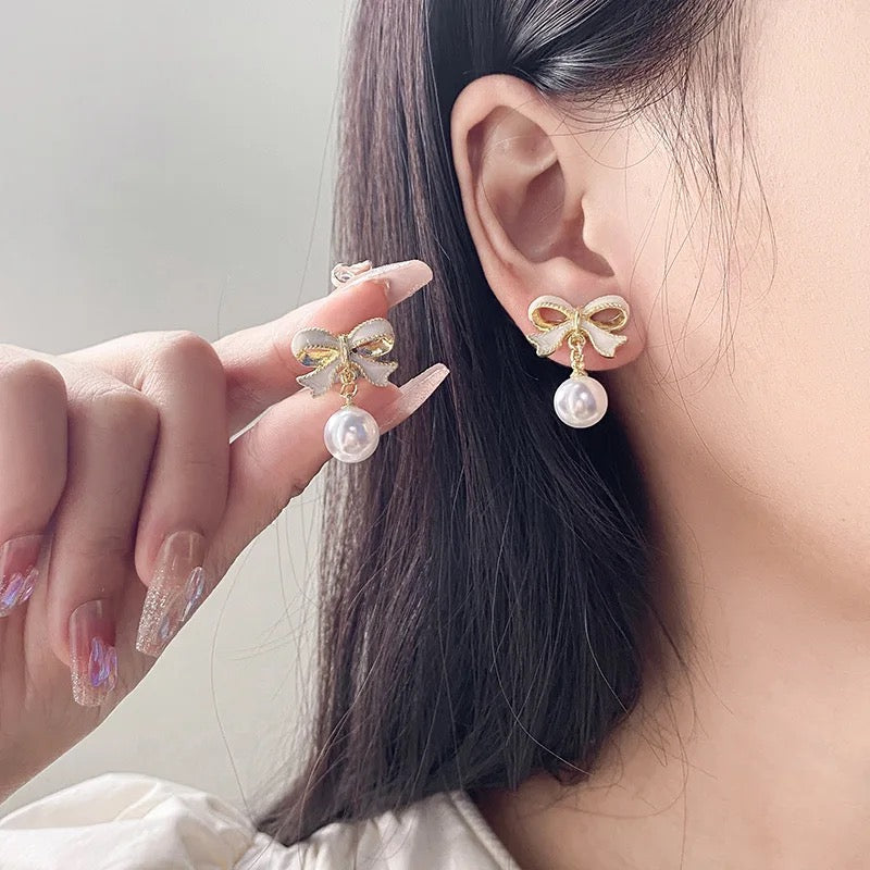 Bow Pearl Stud Earrings