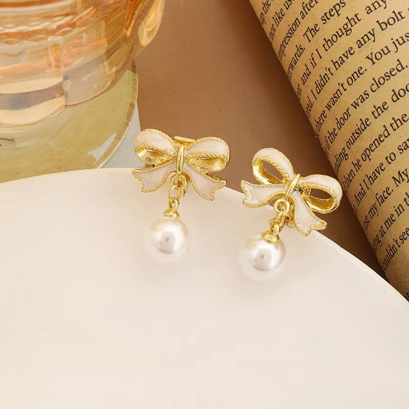 Bow Pearl Stud Earrings