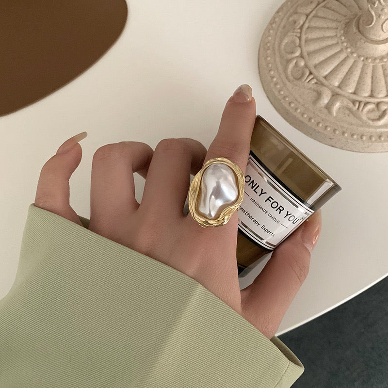 French Retro Shaped Pearl Ring