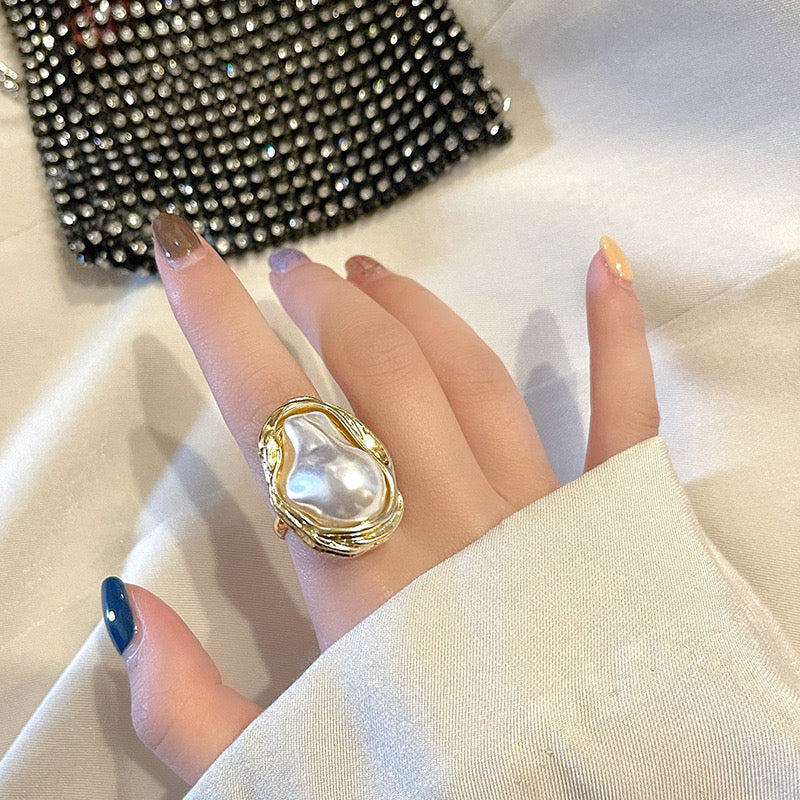 French Retro Shaped Pearl Ring