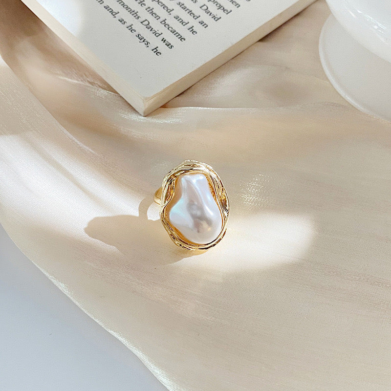 French Retro Shaped Pearl Ring