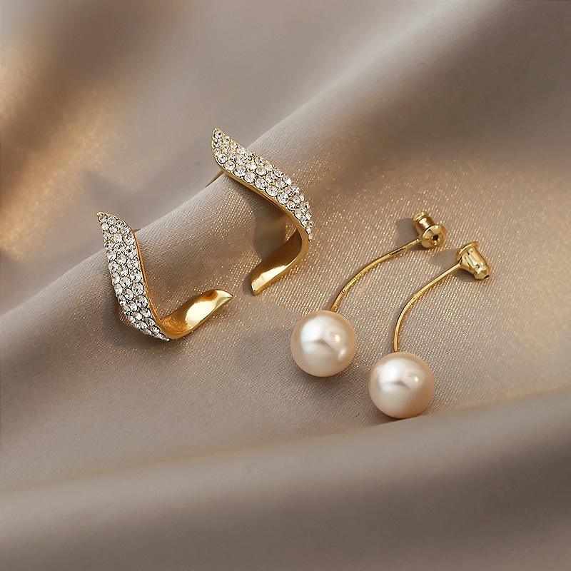 Exquisite Diamond Pearl Earrings