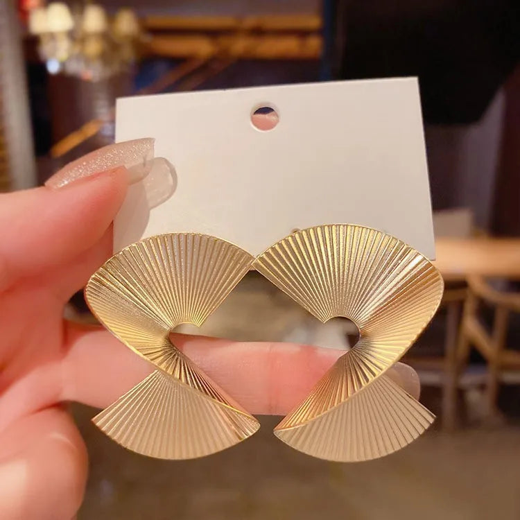 Retro Spiral Fan-Shaped Earrings