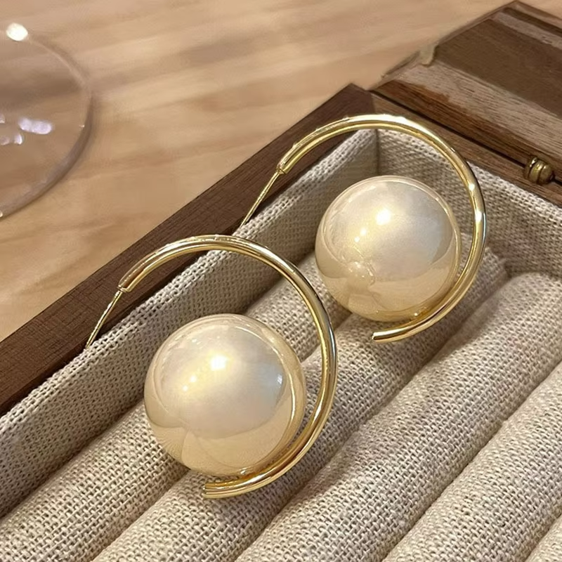 C-Shaped Pearl Earrings