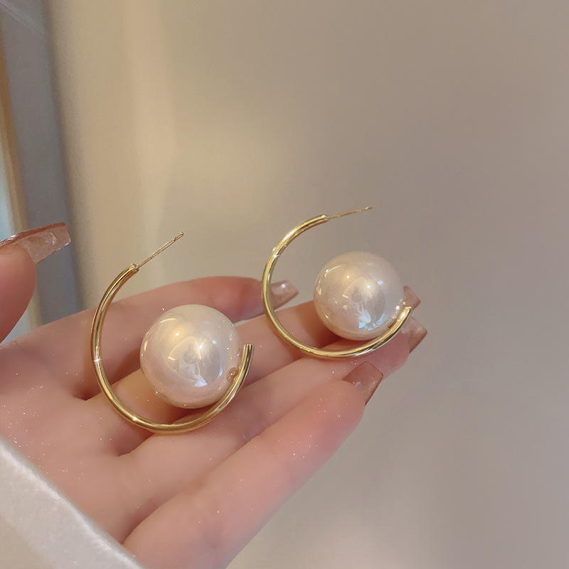 C-Shaped Pearl Earrings