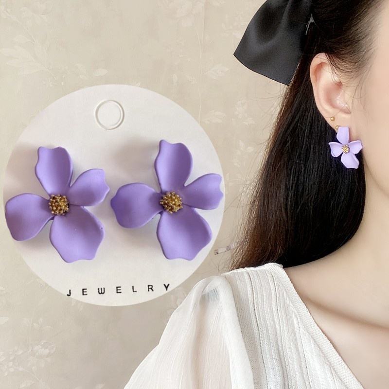Daisy Petals Stud Earrings