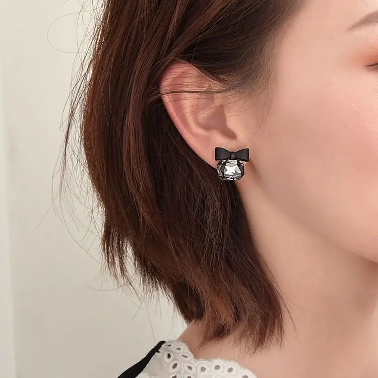 Bow Knot Black Earrings