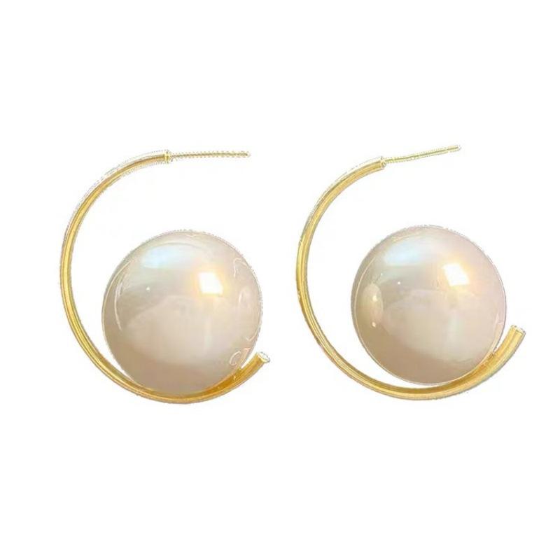 C-Shaped Pearl Earrings