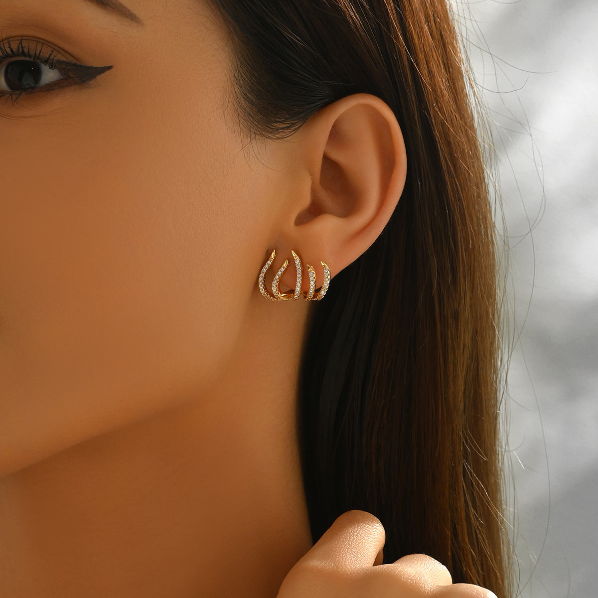 Trendy Four Claw Earrings