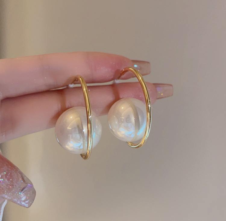 C-Shaped Pearl Earrings