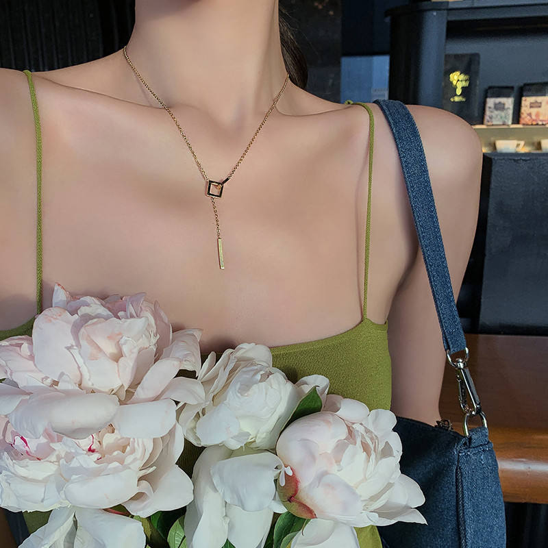 Geometric Bar Circle Necklace