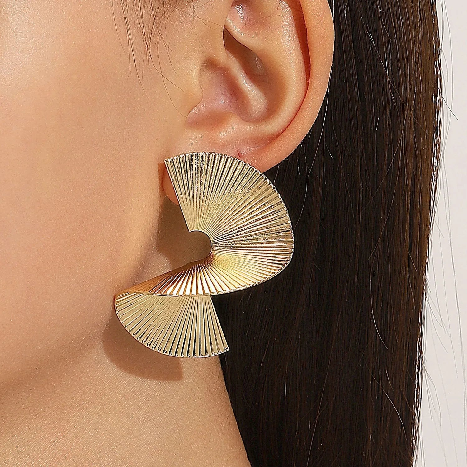 Retro Spiral Fan-Shaped Earrings