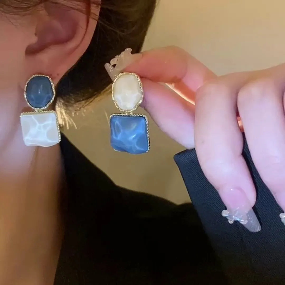 Asymmetrical Elegant Atmospheric Earrings