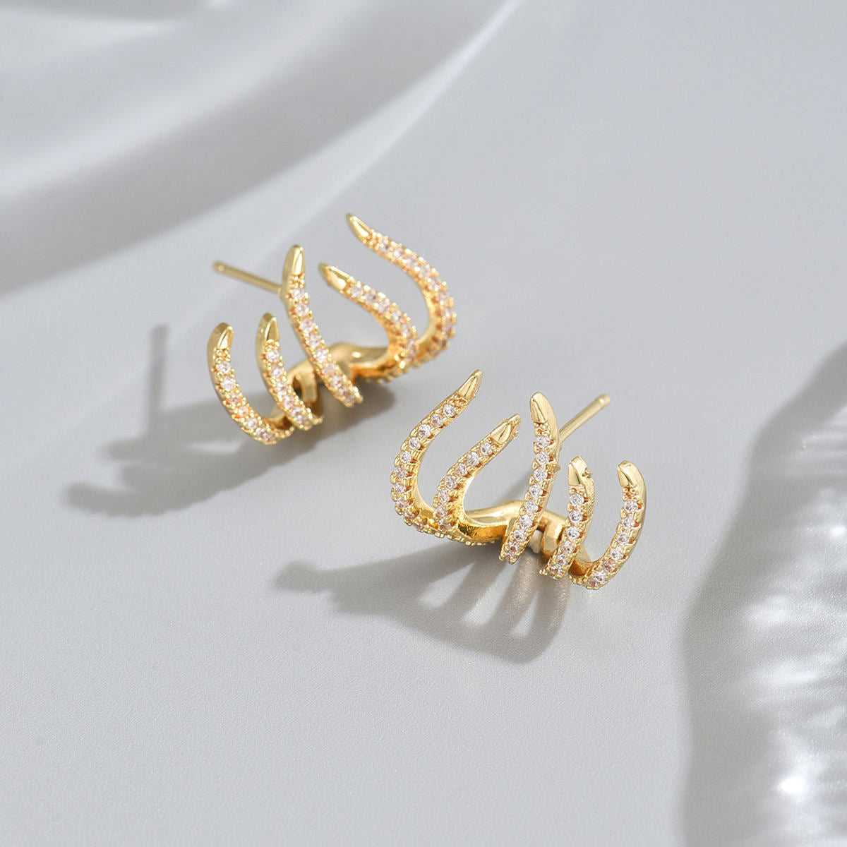 Trendy Four Claw Earrings