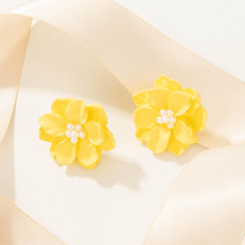 Yellow Pearl Flower Heart
