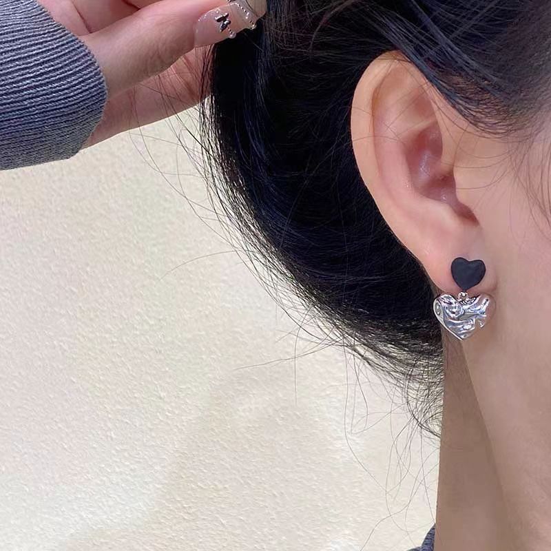 Black heart earrings