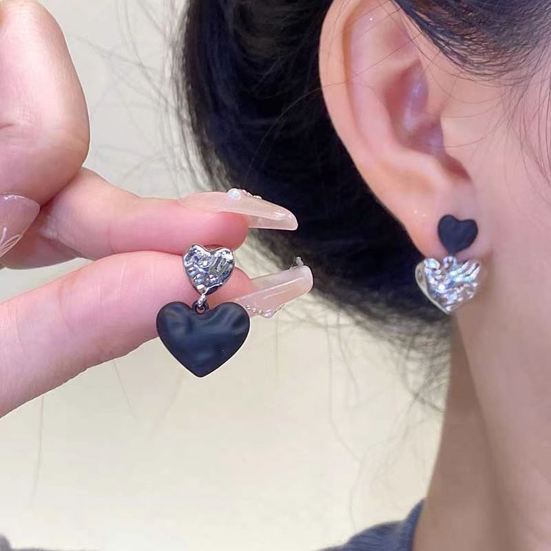 Black heart earrings