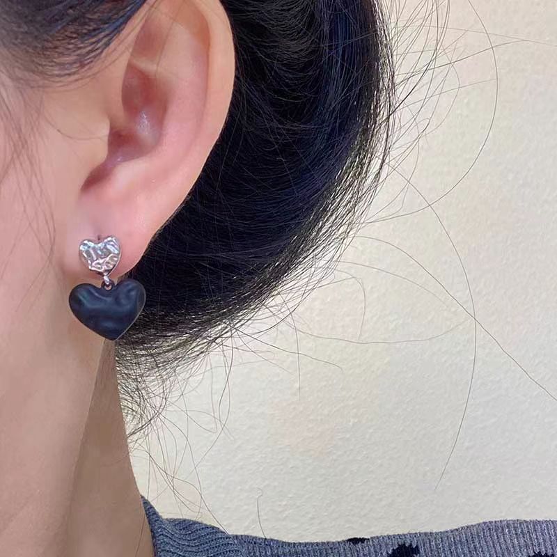 Black heart earrings