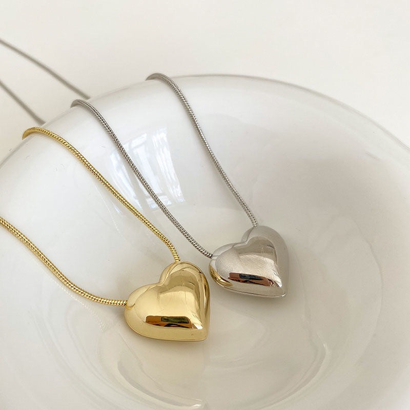 Heart-shaped Clavicle Chain Necklace.
