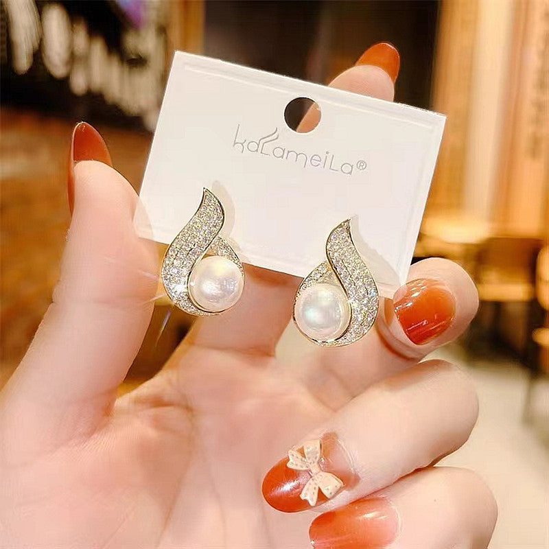 Maple Leaf Pearl Stud Earrings