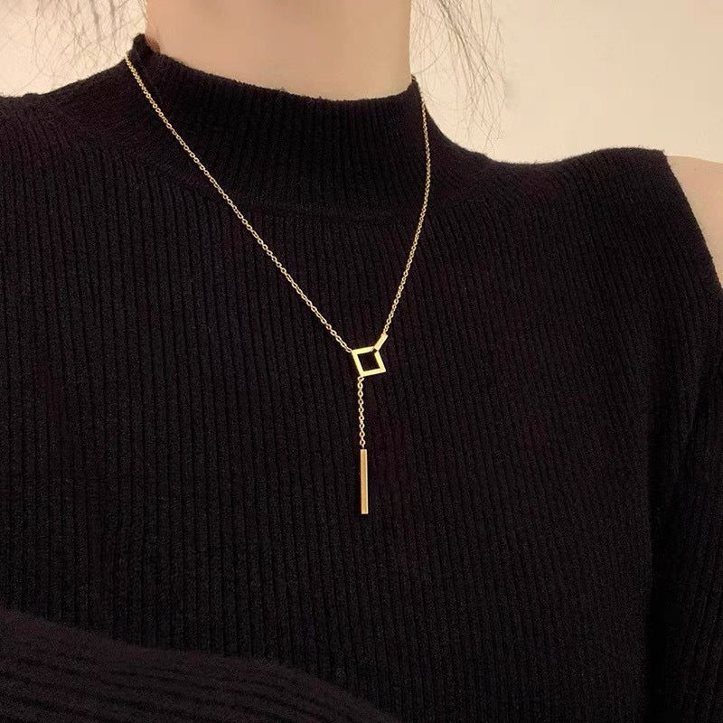 Geometric Bar Circle Necklace