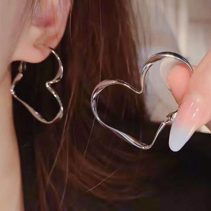 Stylish Needle Heart Stud Earrings