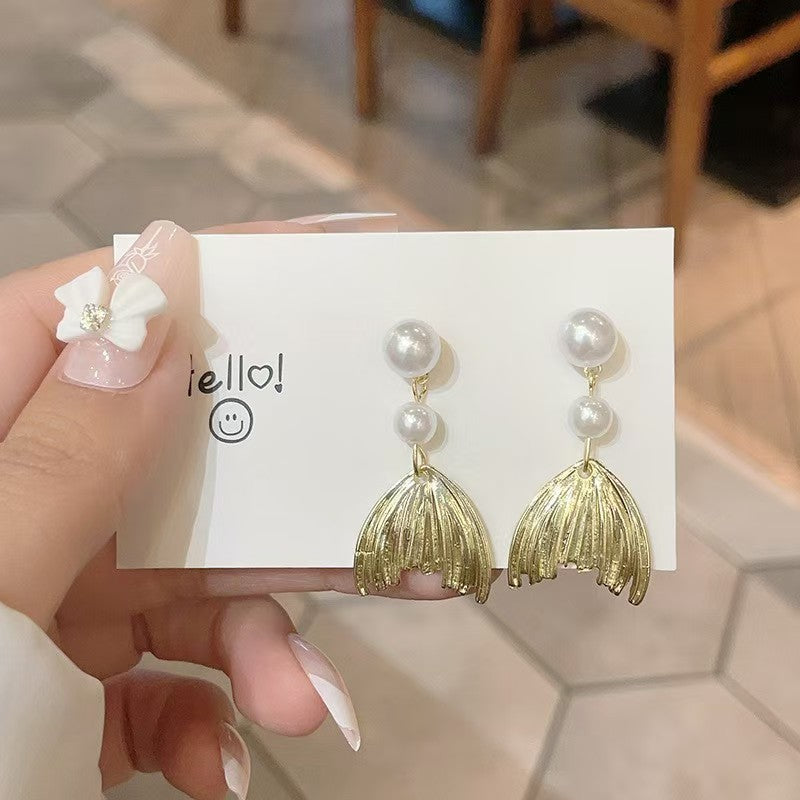 Fish Tail Pearl Earrings