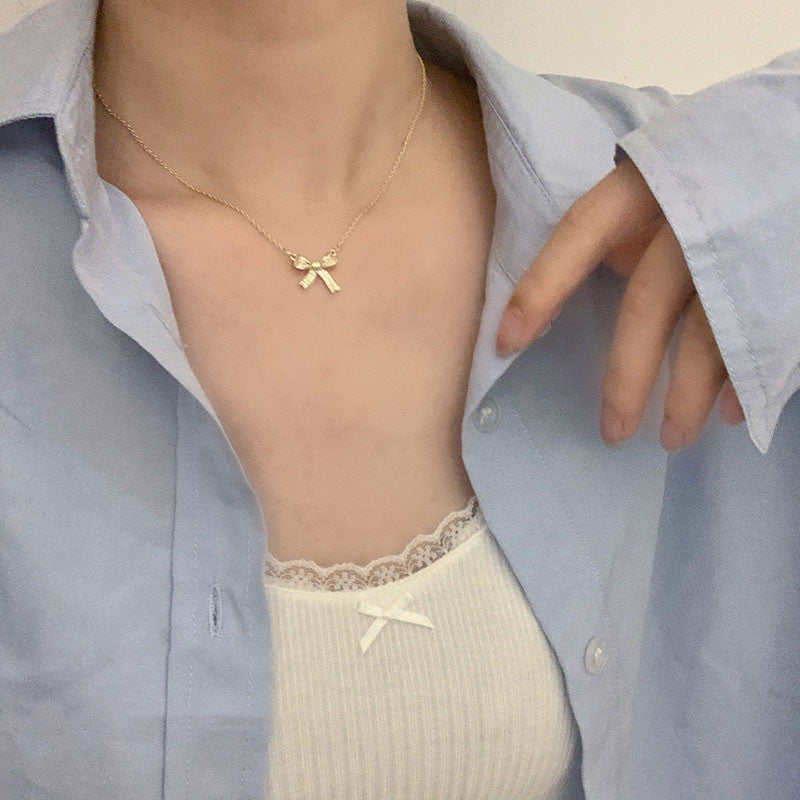 Bow Necklace
