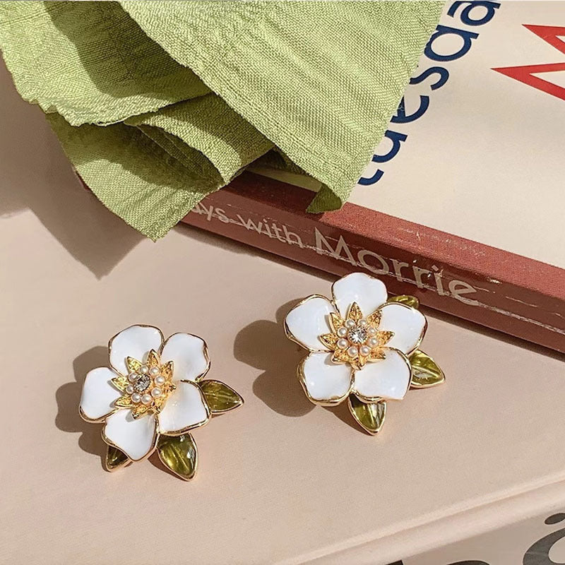 Fashion Pearl Leaf Flower Design Stud Earring