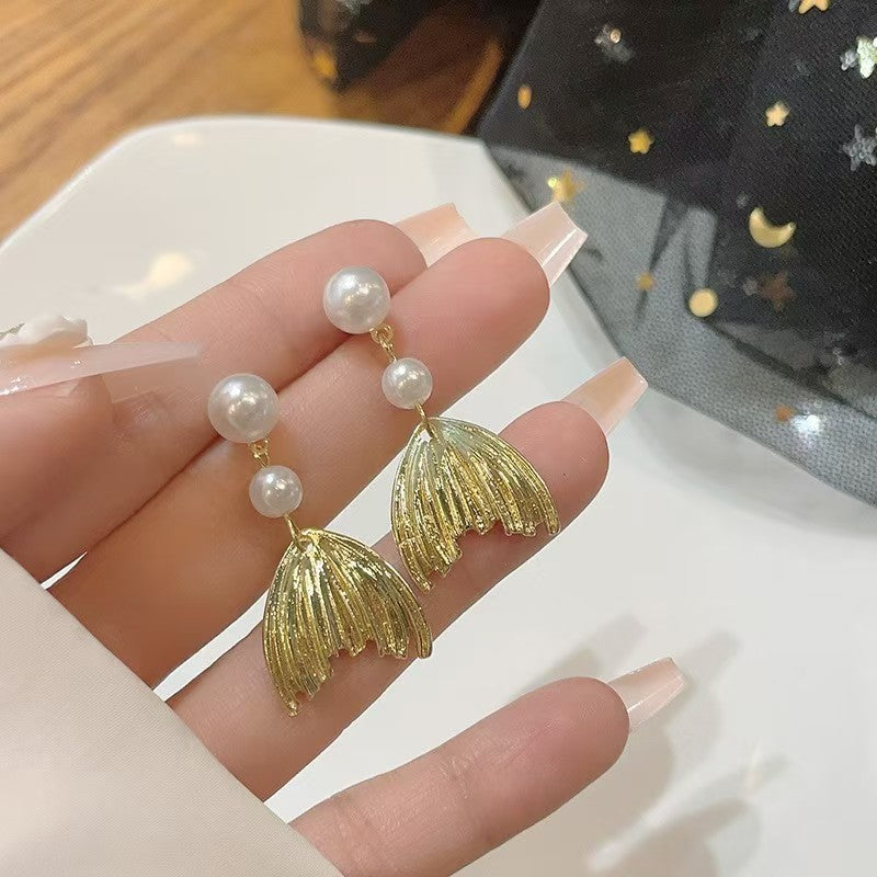 Fish Tail Pearl Earrings
