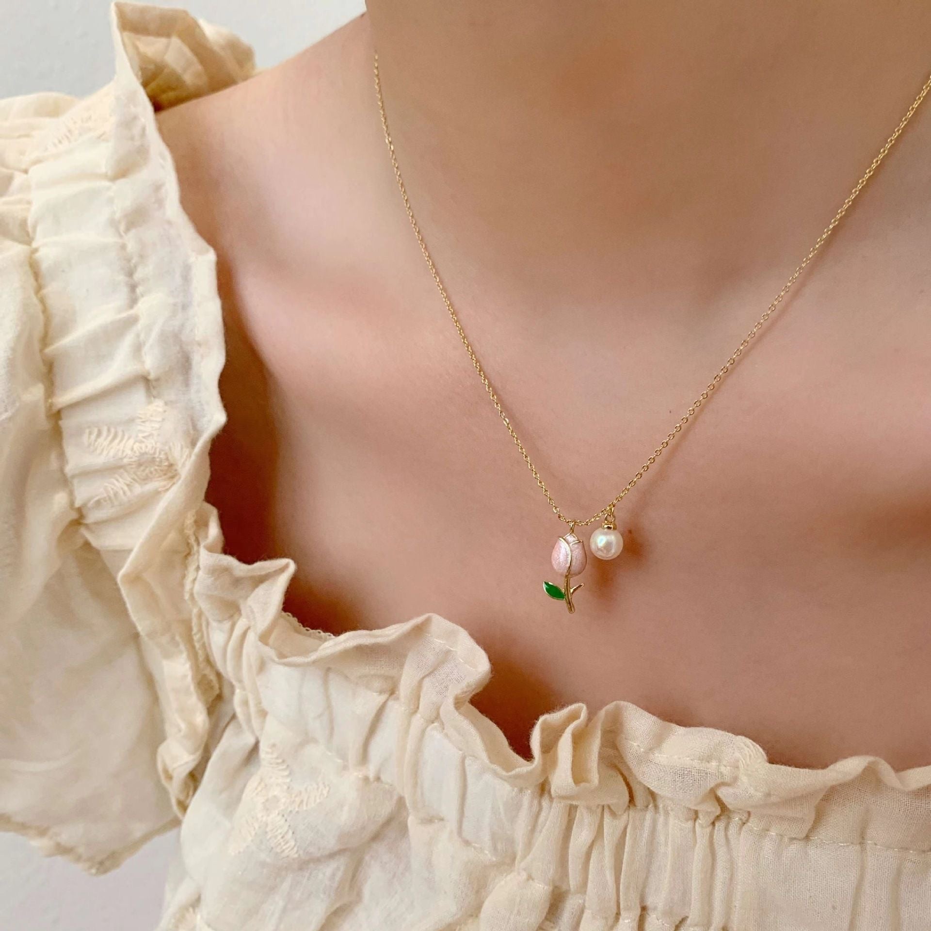 Tulip Pearl Pendant