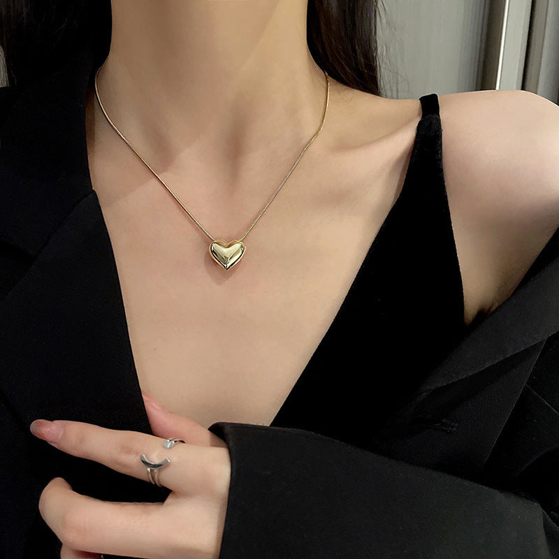 Heart-shaped Clavicle Chain Necklace.